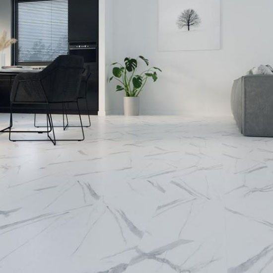 Kompozitná Podlaha AFIRMAX SPC BiClick Stone XXL - Snow Carrara CBC 41722 - 914x457x4 mm - AC4 23/32 - Dlažbový Dekor Kompozitná Podlaha AFIRMAX SPC BiClick Stone XXL - Snow Carrara CBC 41722 - 914x457x4 mm - AC4 23/32 - Dlažbový Dekor