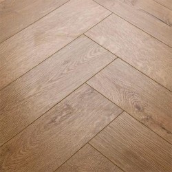 Laminátová Podlaha KRONO (1590326) Herringbone 8 - Dub Sundance - 630x126 mm - HO 8 mm AC5/32 4V - rybia kosť - 1clic2go pure+