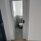 Sapeli prevedenie sivá, detail posuvných dverí wc uzamykanie