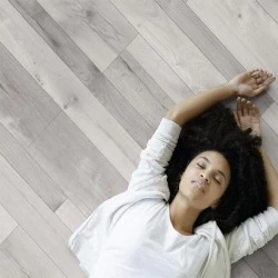 Laminátová Podlaha KAINDL NATURAL TOUCH Standard 4V 3 in 1 - Dub Farco Cogy (K4363) - 1383x193x8 mm - AC4 - Fold Down