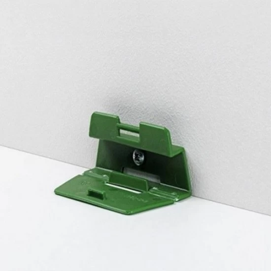 Úchyt na soklovú lištu Parador SL 2 - zelený plastový (500 ks/bal vrátane skrutiek a hmoždiniek)